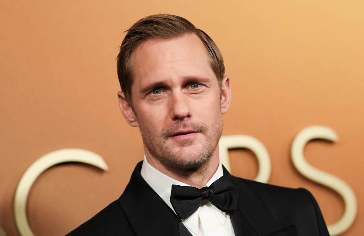  Došao u otmenom odelu na događaj, svi mu gledaju u nokte: Zovu ga nordijskim bogom, a on obožava ženske detalje 