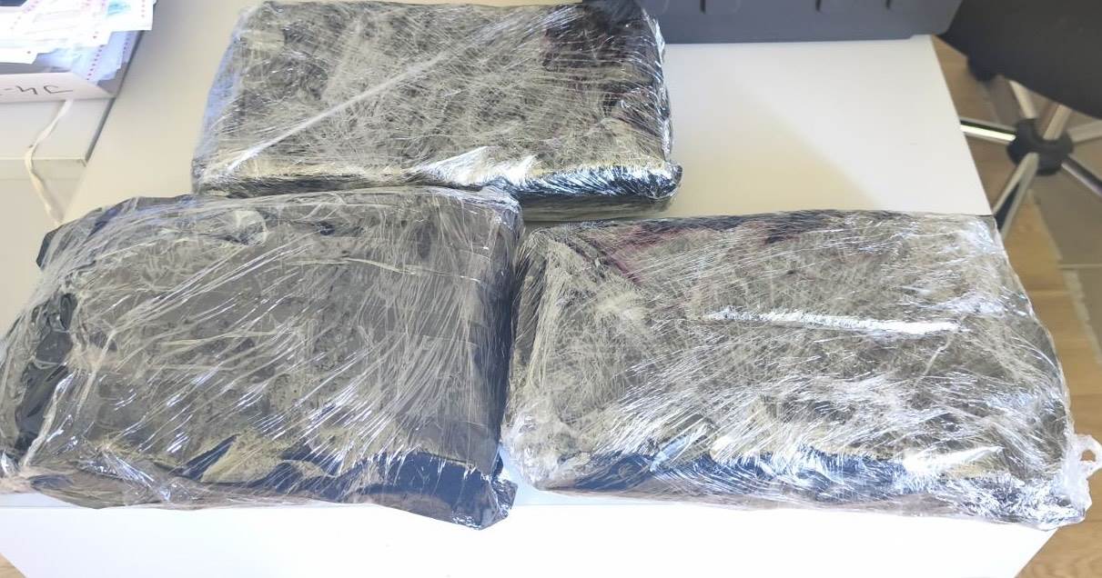  Krivična prijava protiv Zećanina: U pošiljci na njegovo ime poštom iz SAD-a pronađeno 1.8 kilograma  