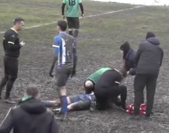  Pomoćni sudija utrčao na teren i spasio život fudbaleru! 