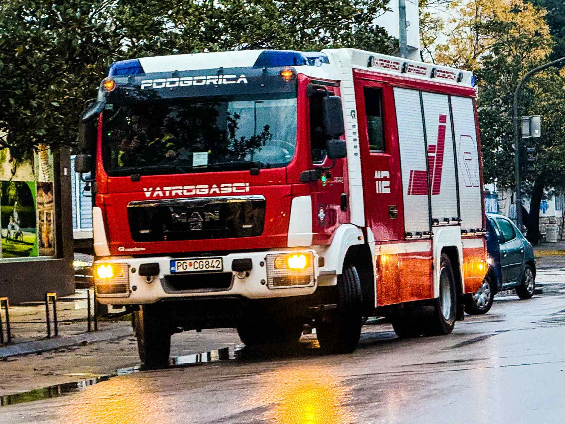  Za lokalne službe zaštite šest specijalizovanih vatrogasnih vozila 