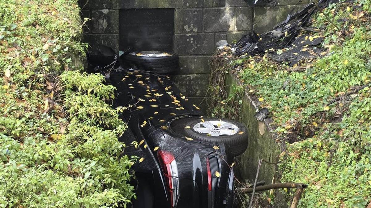  Ana (20) pred nestanak bila u pronađenom vozilu: Automobil i dalje zaglavljen u kanalu, čekaju se hi 