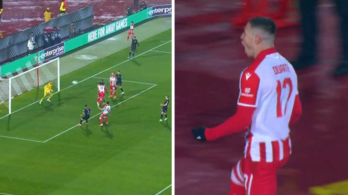   Bruno Duarte zakucao loptu u mrežu 