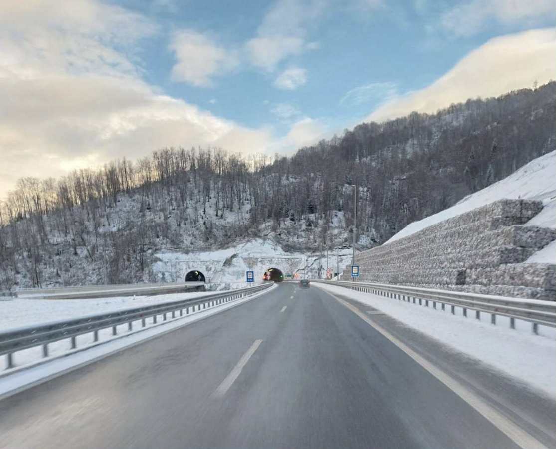  Teška saobraćajna nesreća u Mateševu: Dvoje povrijeđenih, vozač uhapšen 