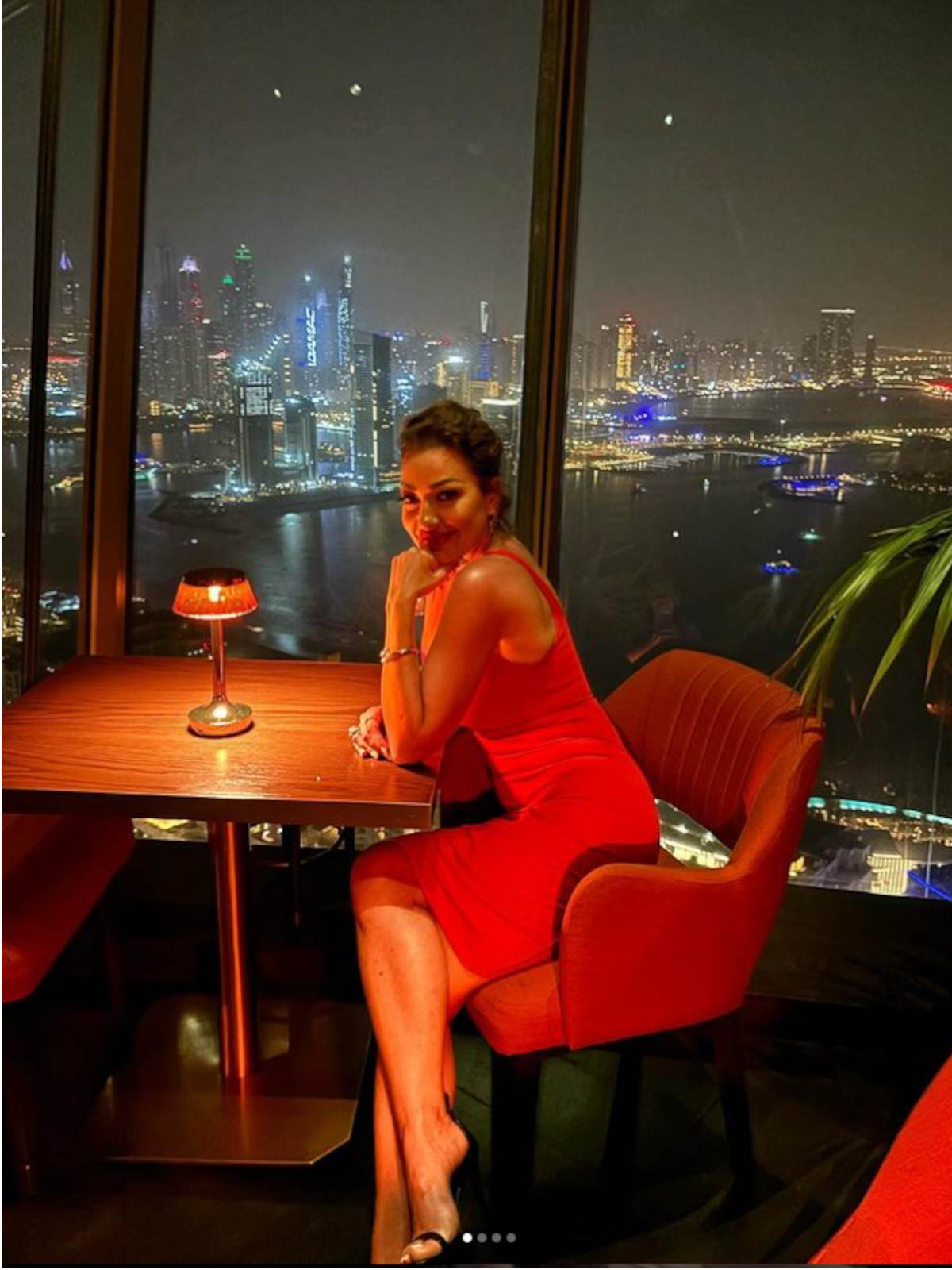  "Biznismeni vodili ljubav, a mene natjerali da klečim ispod stola i pjevam": Šokantna ispovijest pje 