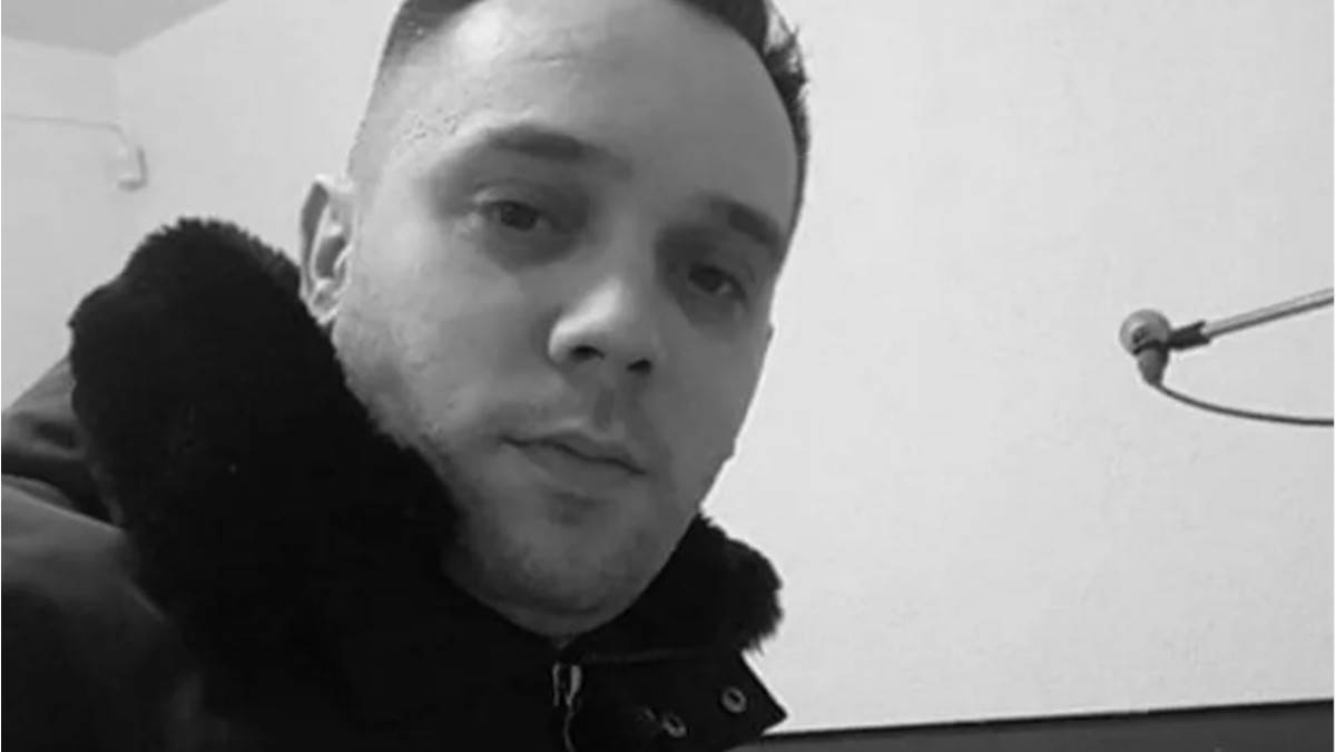  Pjevač pronađen mrtav u hotelskoj sobi: Slošilo mu se na nastupu, tragična vijest šokirala region 