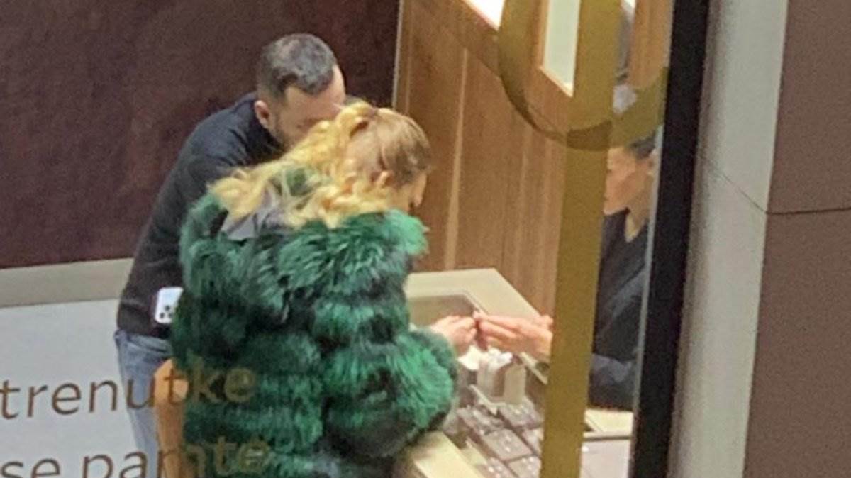  Ljupka Stević uhvaćena sa dečkom  