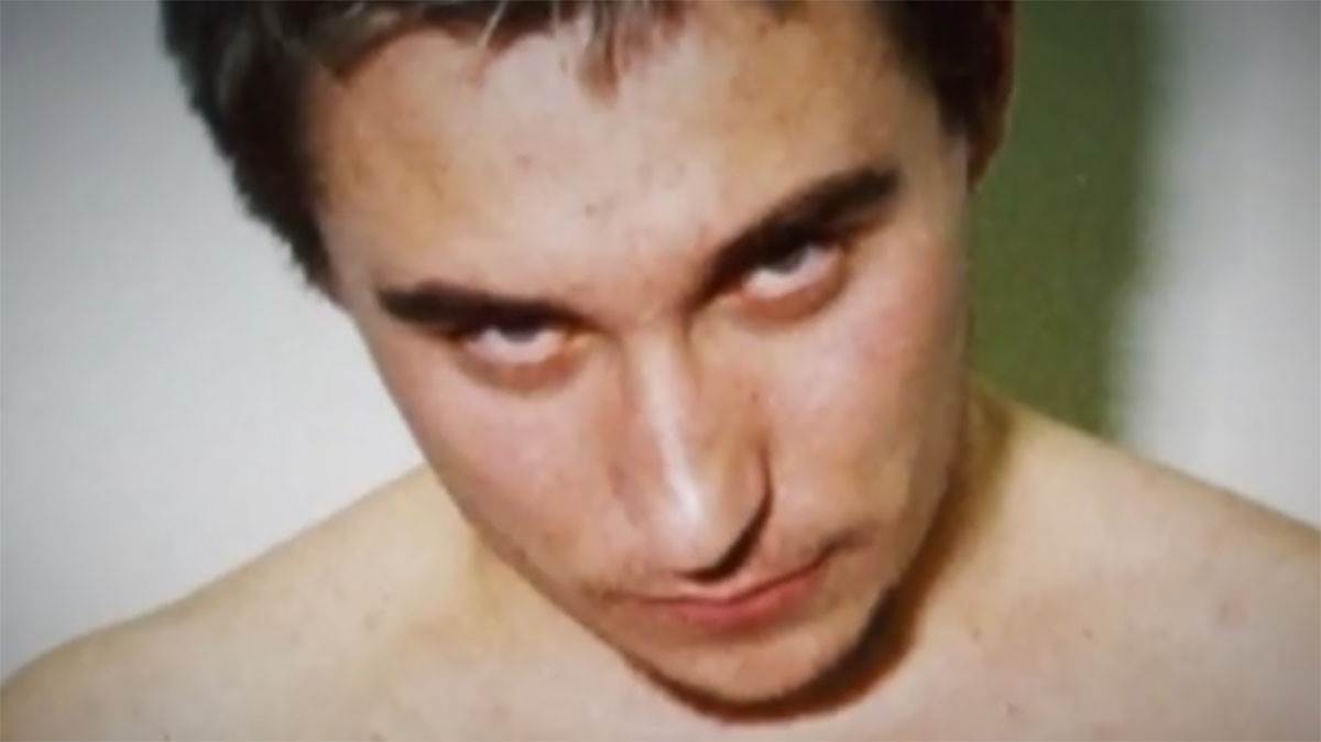  "Za mene je jedino rešenje metak, vidimo se u paklu": Pred sud izveden najsuroviji ubica kojeg je re 