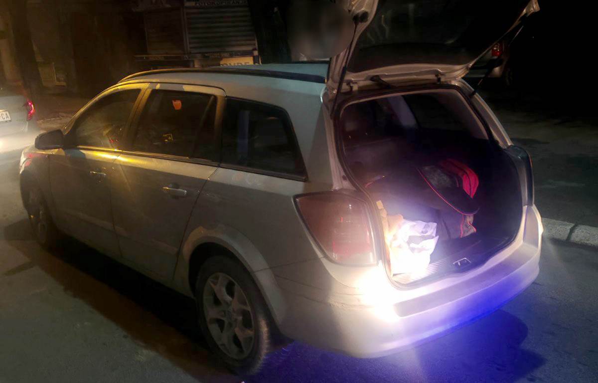  Pronađeno više od 8 kilograma droge: Uhapšen muškarac u Prokuplju nakon pretresa vozila 