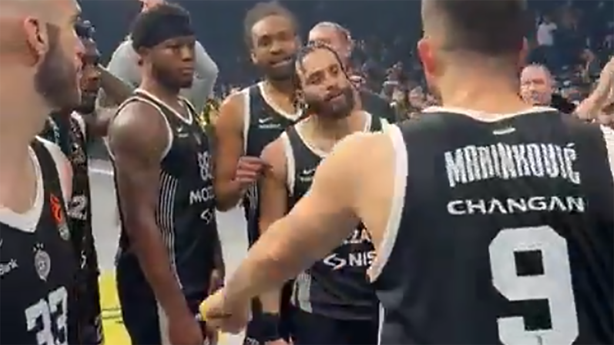  Pogledajte reakciju igrača Partizana: Hala skandirala Željku, oni stajali ispred tribine 