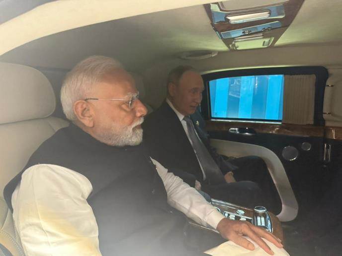  Putin i Modi se voze na motoru, a amerčki predsjednik u prašini 