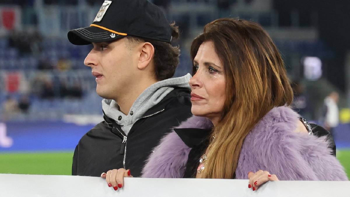  Uplakana udovica Siniše Mihajlovića nasred Olimpika: Okružena djecom podigla transparent ka sjeveru 