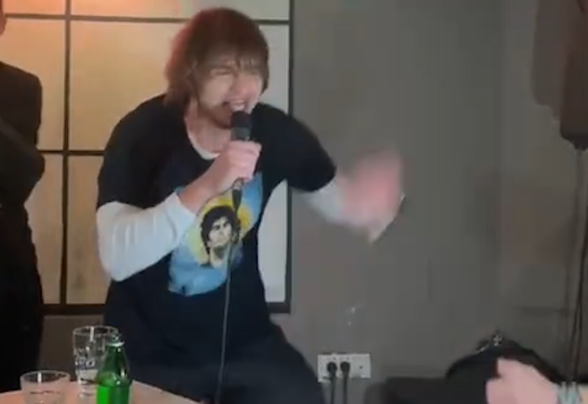  Gregor Magaš skinuo gaće na nastupu  