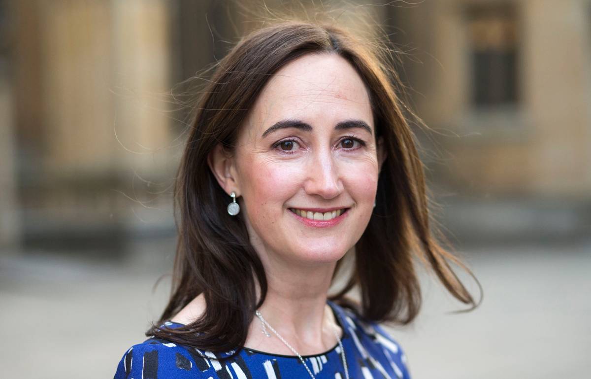  Preminula spisateljica Sofi Kinsela 