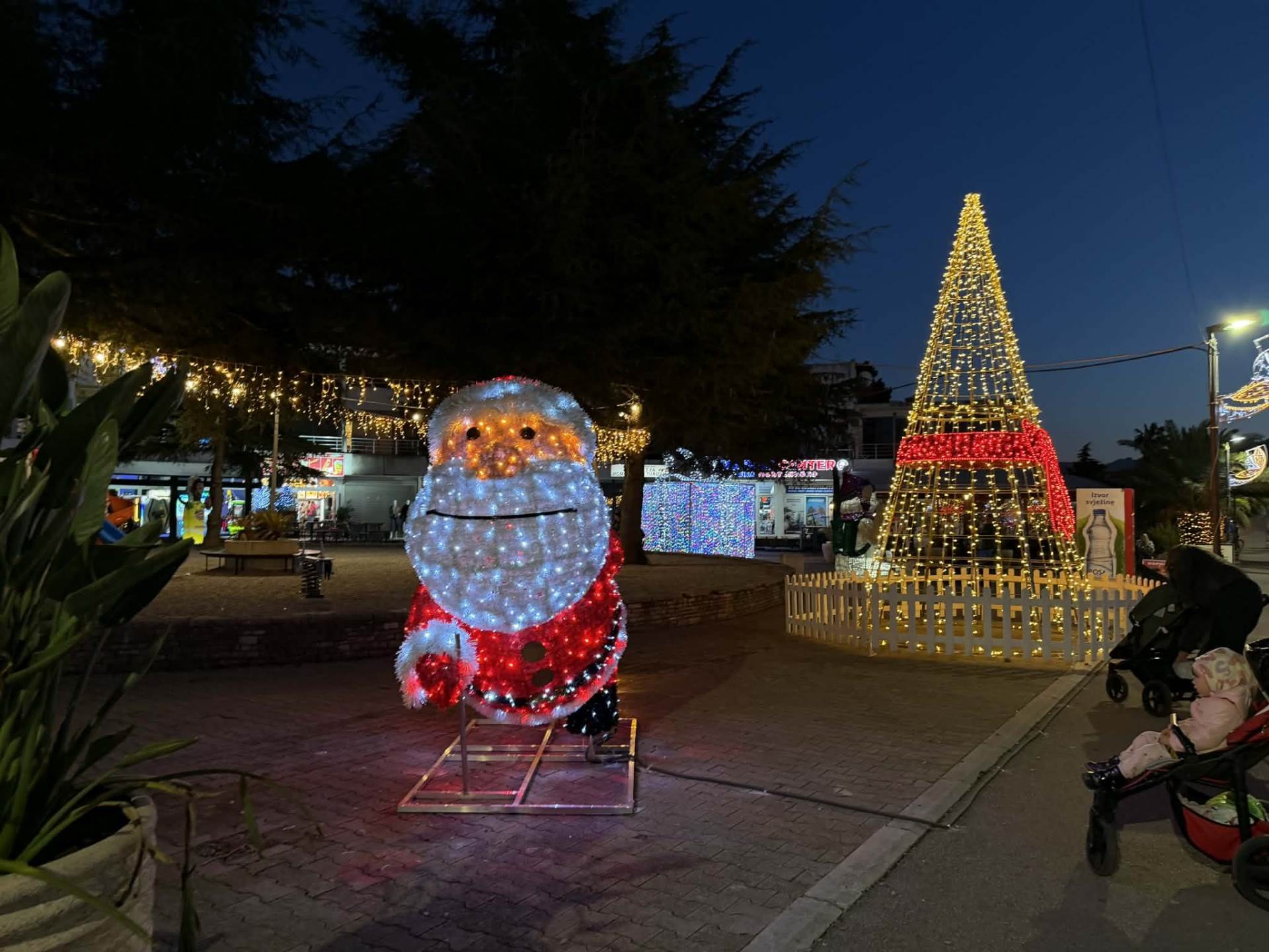  Bar novogodišnji ukrasi 