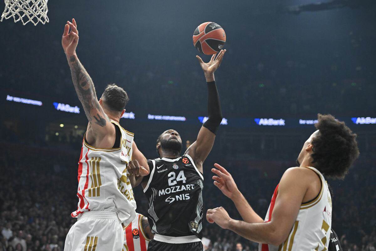  Dvije pogrešne sudijske odluke u finišu vječitog derbija 