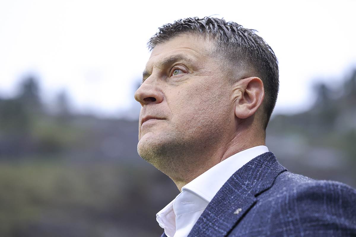  Da li Vladan Milojević ostaje trener Zvezde? 