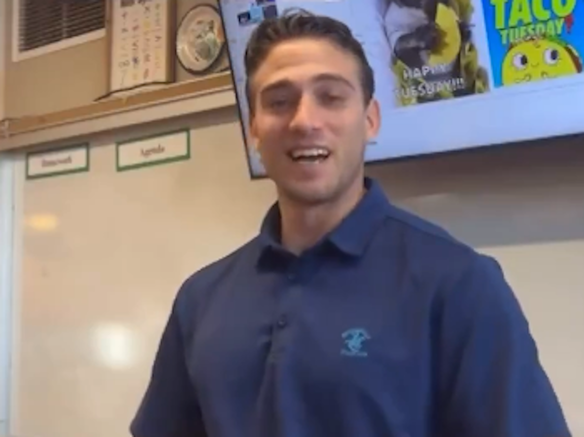  Zgodni učitelj postao Internet senzacija 