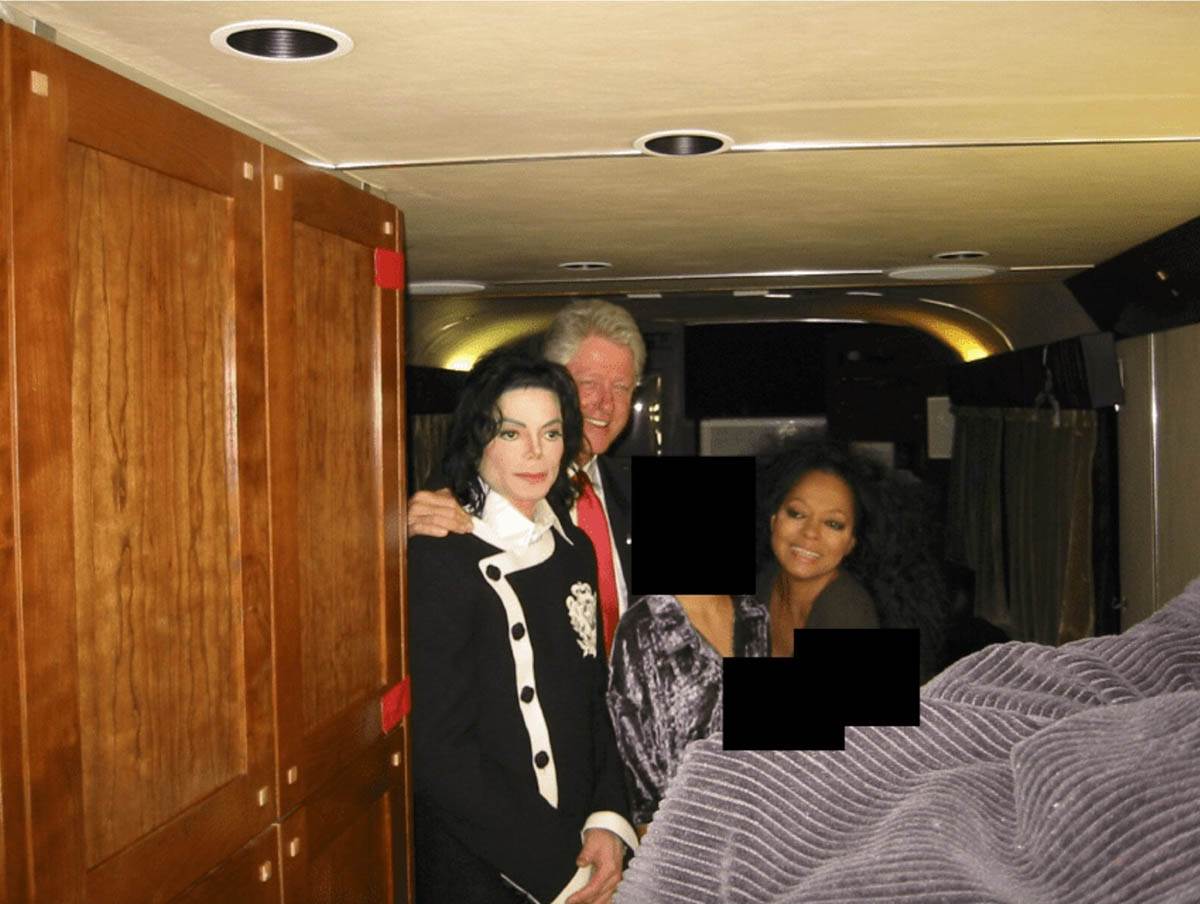  Najnovije fotografije iz Epstinovog dosijea uzburkale javnost: Sve oči uprte u bivšeg predsjednika S 