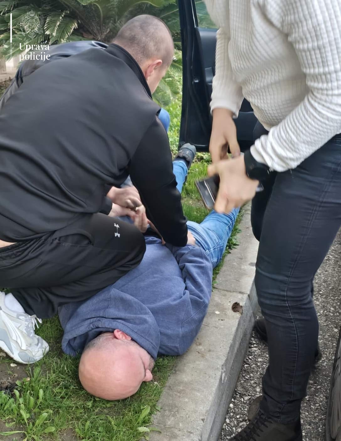  Budva: Uhapšen državljanin Srbije osumnjičen za ucjenu – od oštećene uzimao novac u dužem periodu 