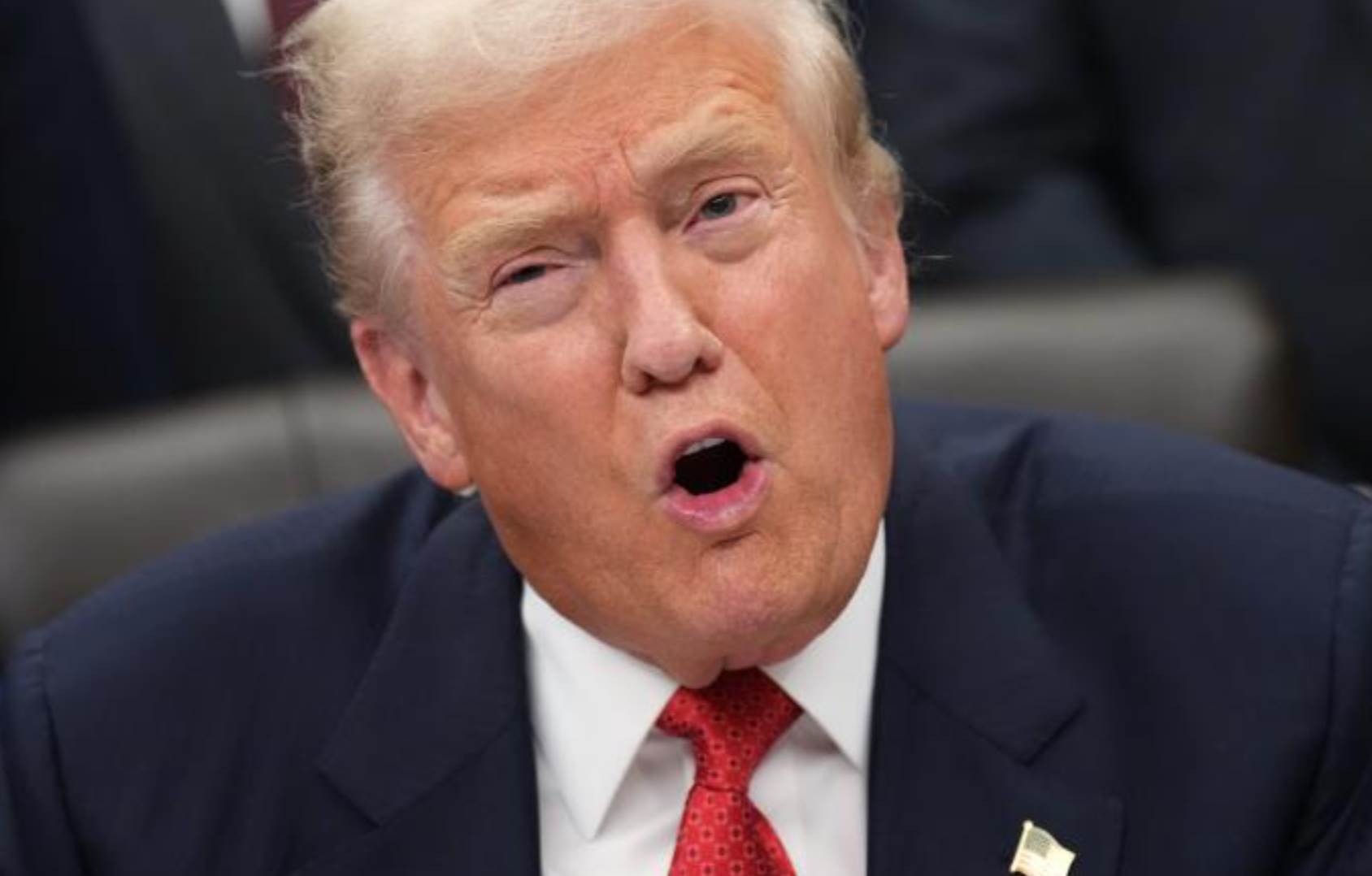  Tramp povlači 30 ambasadora 