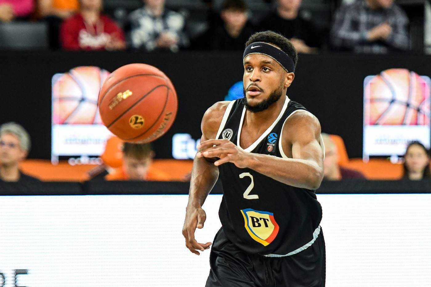  Kejsi Šepard se povrijedio i riješio da ne prima platu 