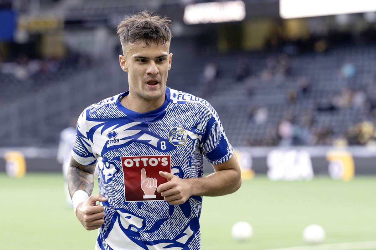  Dva engleska velikana zaratila oko Aleksandra Stankovića 