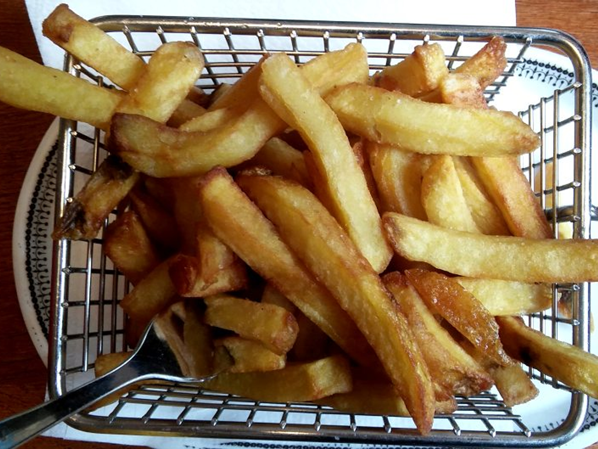  Recept za najhrskavije krompiriće iz rerne: Caka je u jednom jednostavnom koraku prije pečenja 
