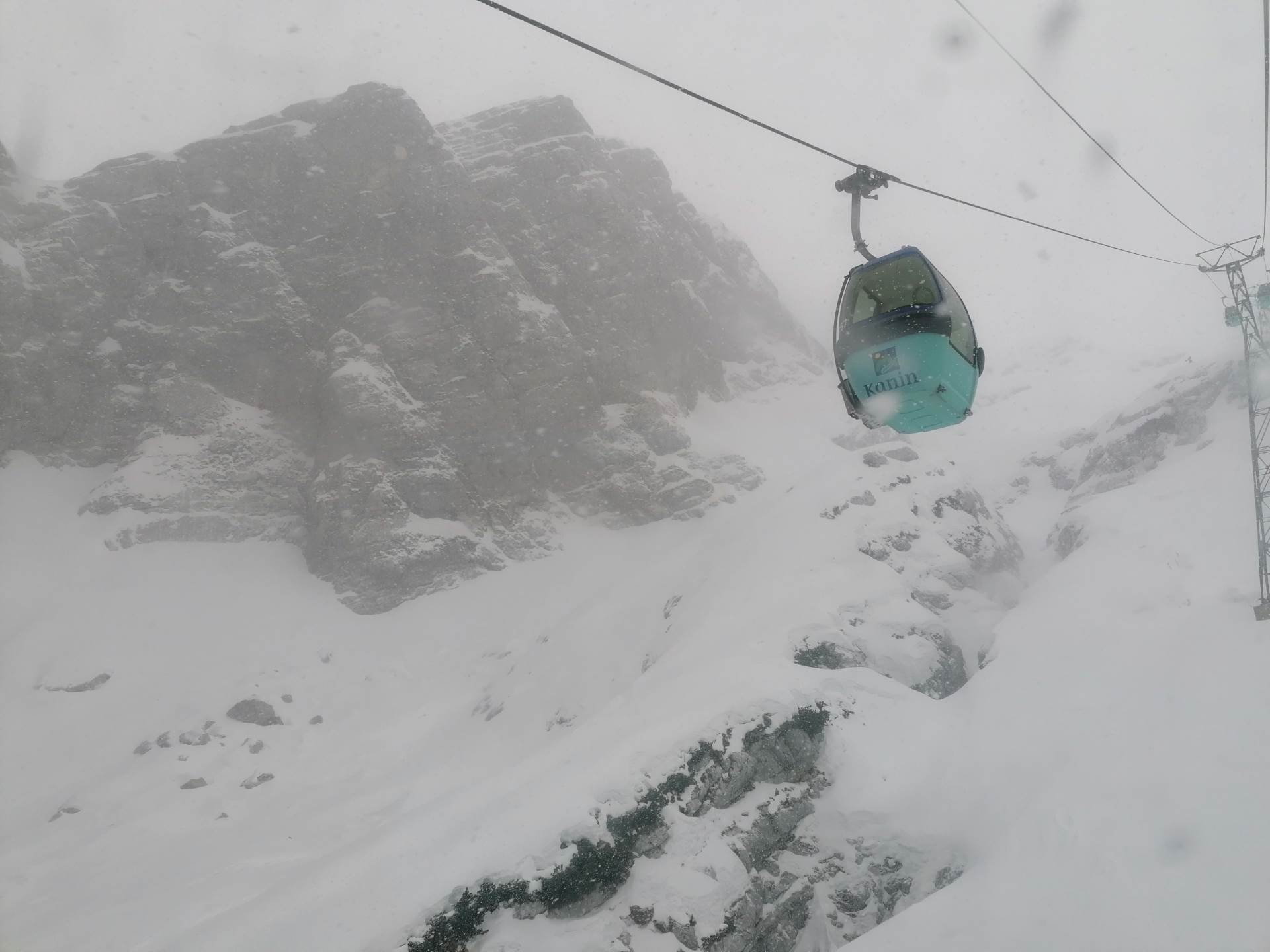 Nesreća na žičari u Italiji: Sudarile se kabine, povrijeđene četiri osobe, helikopteri spasavali 100 
