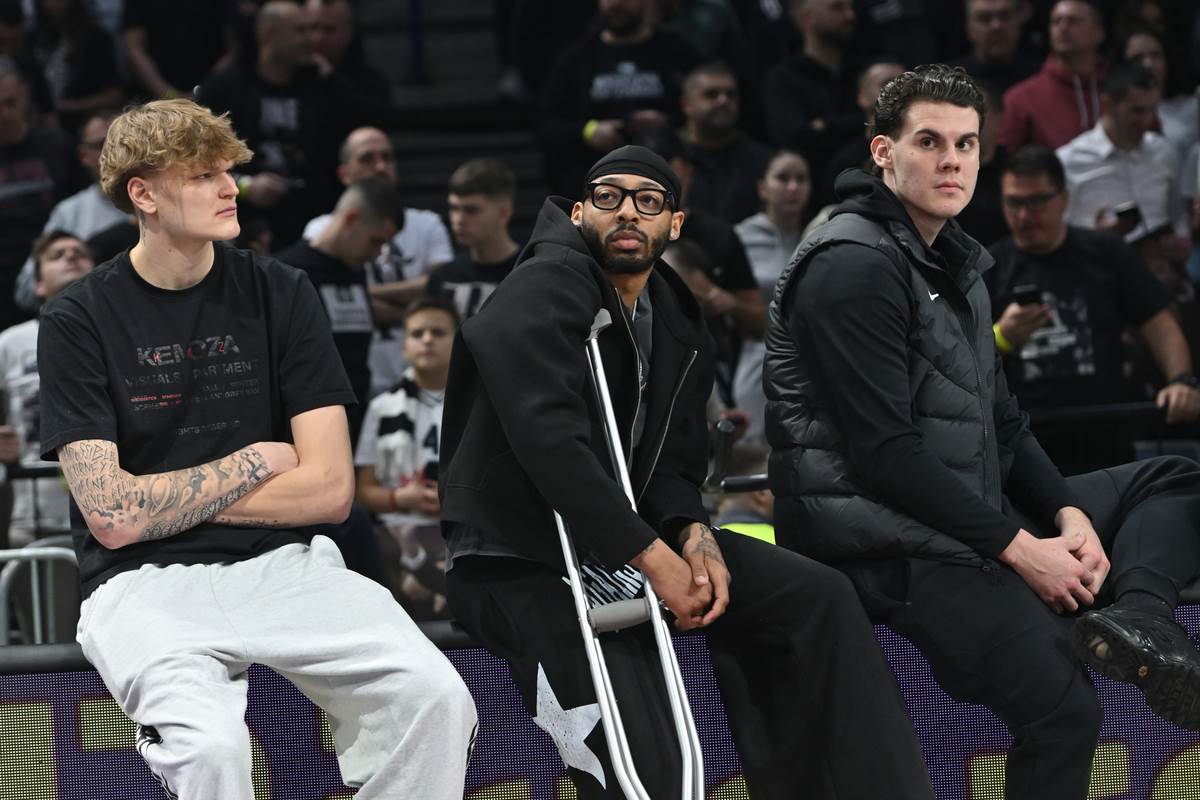  Otkrivamo šta se dešava sa Karlikom Džounsom 