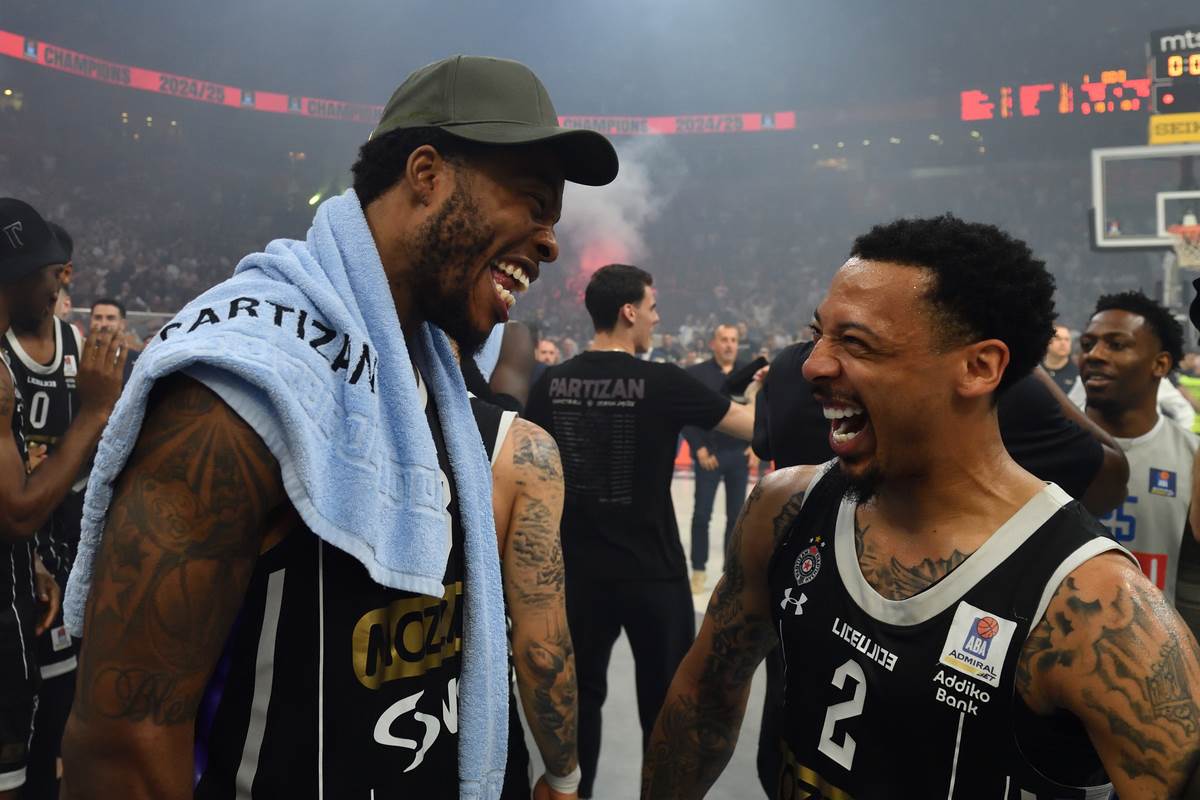  Karlik Džouns se javio zbog Tajrikovog odlaska: Šta je htio da poruči? 