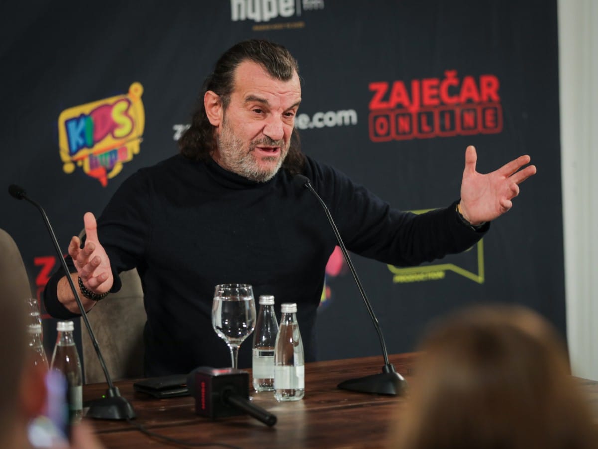  Aca Lukas spasio radnika na pumpi od naoružanog razbojnika 