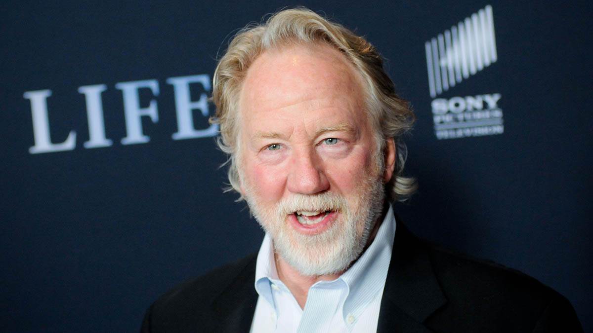  Timoti Basfild se predao policiji nakon stravičnih optužbi za zlostavljanje dječaka na snimanju  