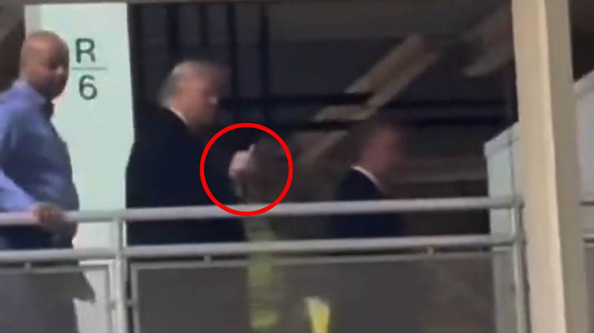  Tramp pokazao Fordovom radniku srednji prst  