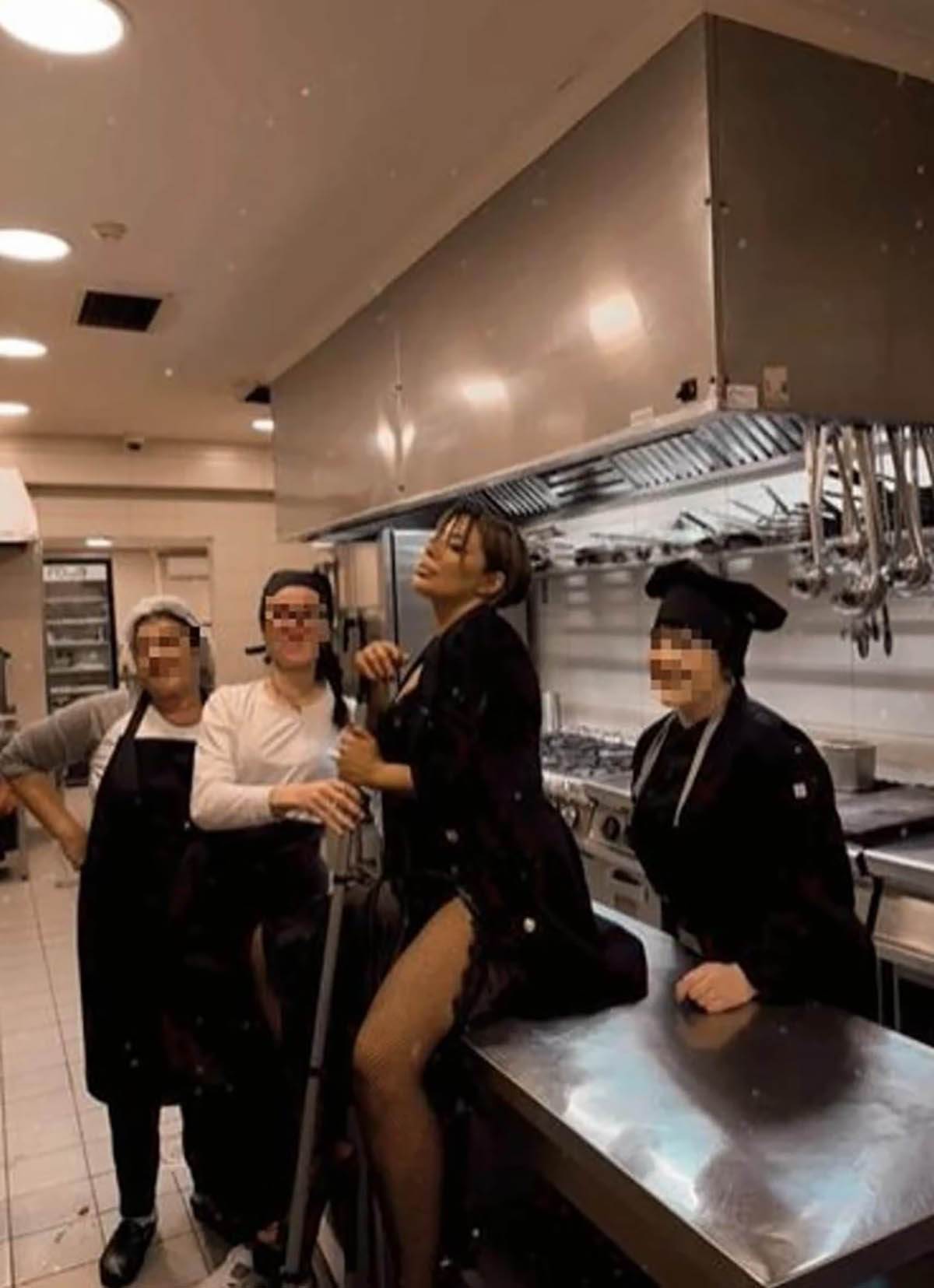  Ana Nikolić sa čašom uletjela u kuhinju restorana: Valja se po stolu na kom se sprema hrana, radnici u šoku 