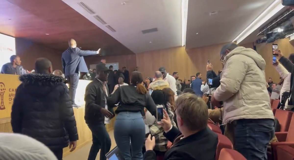  Skandal na konferenciji, novinari se umalo potukli: Selektor šampiona ustao i otišao, isplivao snima 