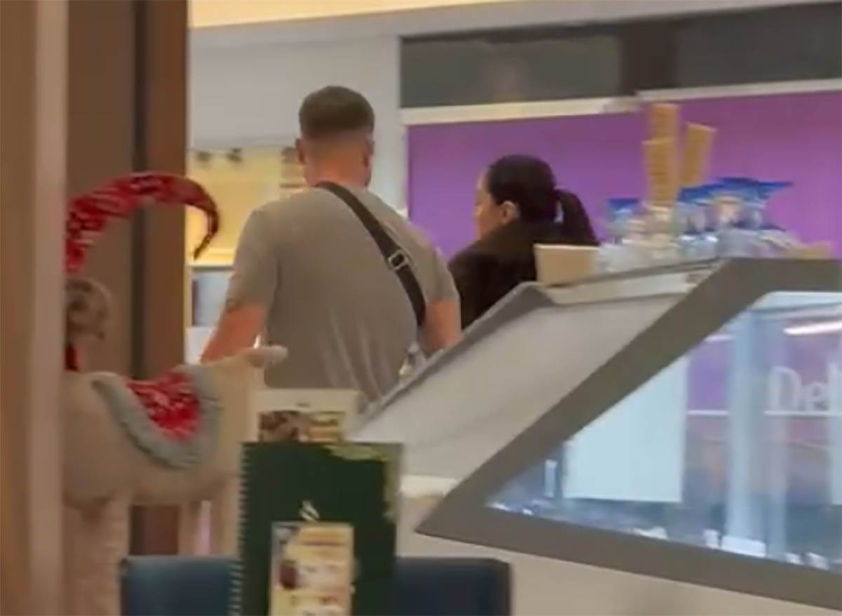  MC Stojan prvi put u javnosti sa ženom  