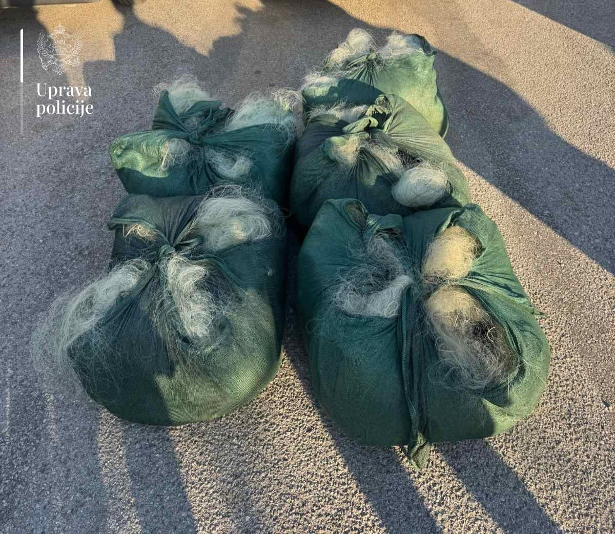  Tuzi: Granična policija zaplijenila 150 kg rezanog duvana, uhapšen maloljetnik 