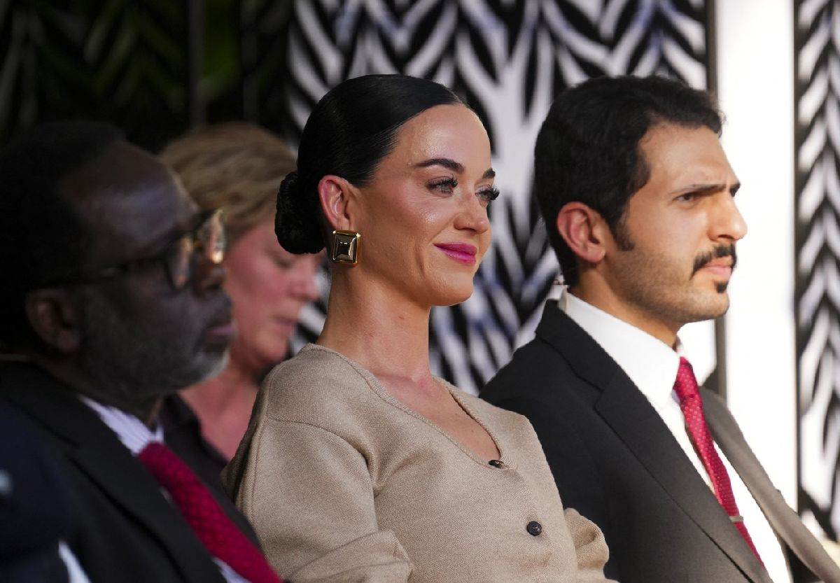  Davos umjesto crvenog tepiha: Kejti Peri u najneočekivanijem modnom izdanju do sada 