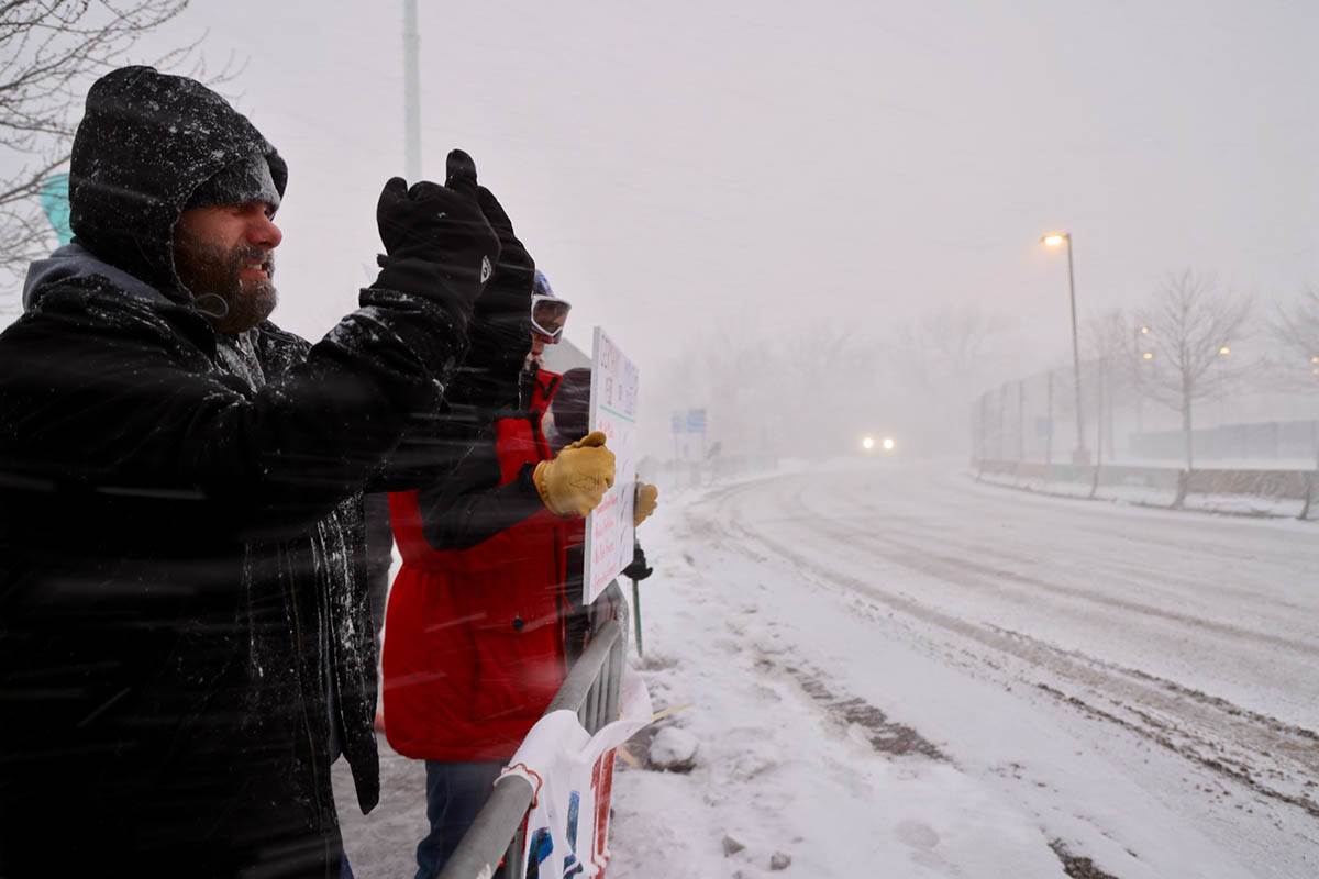  SNIJEŽNA OLUJA PARALISALA SAD, VIŠE OD POLOVINE STANOVNIŠTVA UGROŽENO: Otkazano više od 10.000 letova 