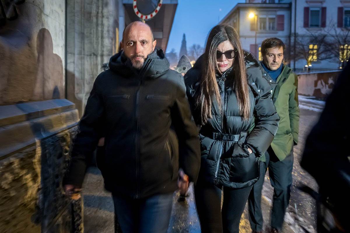  Vlasnik švajcarskog bara u kojem je izbio požar pušten uz kauciju 