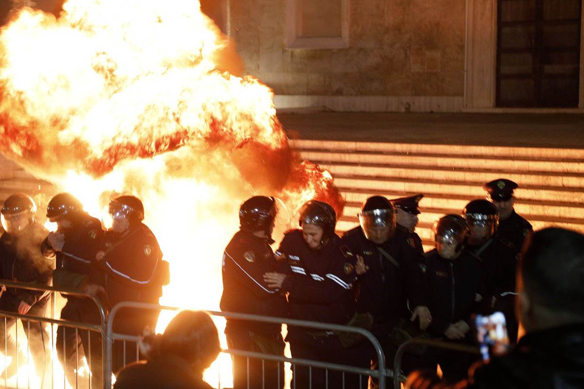  Bjesne protesti u Albaniji 