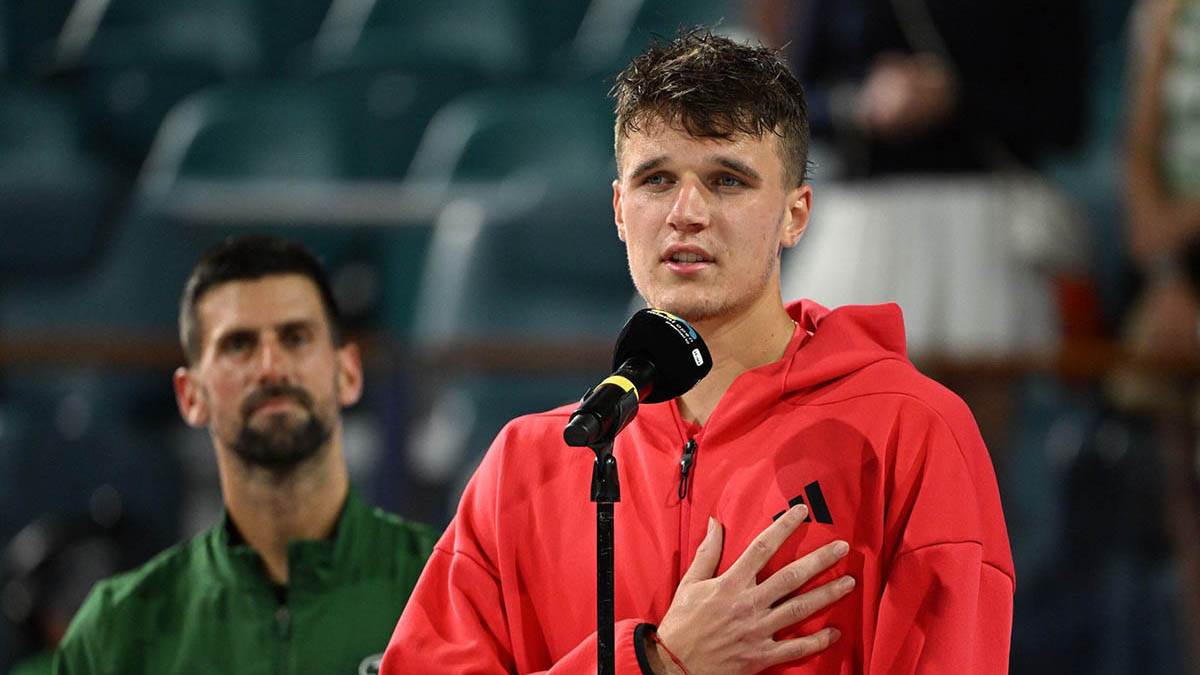  Menšik objasnio zašto je morao da preda meč 