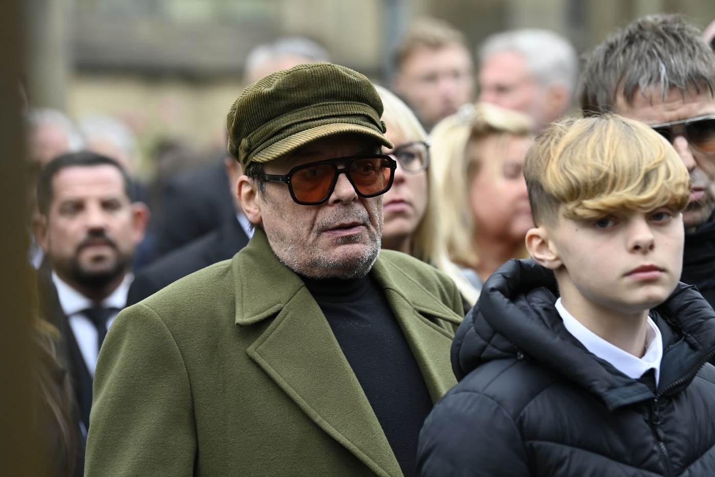  Mančester junajted pod grbom napisao ime pokojnog muzičara: I Dejvid Bekam mu se poklonio na sahrani 