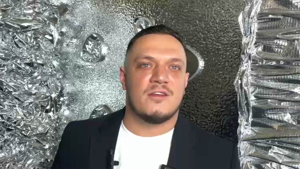  Gastoz usnimljen kako se ljubi sa misterioznom djevojkom 