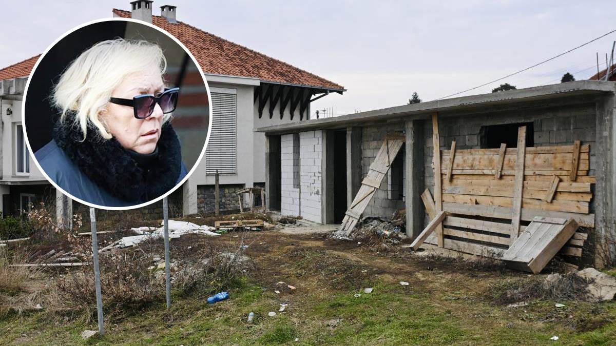  Ljudi bacaju smeće po dvorištu, svuda šut i korov: Ovako danas izgleda kuća Zorice Marković u Beogra 