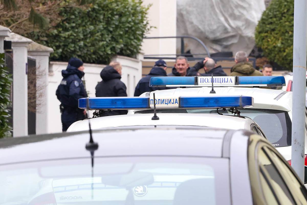  Opsadno stanje na Dedinju: Bomba greškom završila u dvorištu Zdravka Čolića? Evo ko je trebalo da bu 
