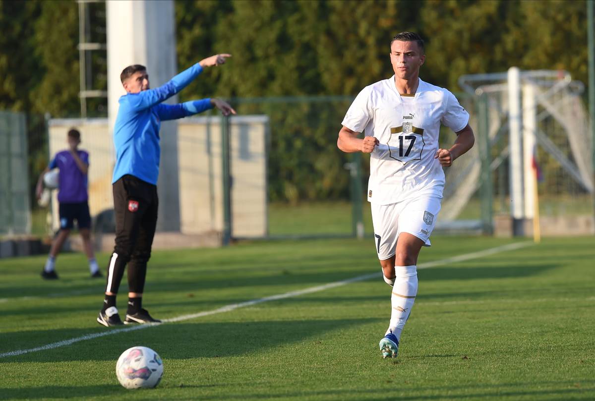  Srpski fudbaler "zarobljen" u Saudijskoj Arabiji: Za njega dali milione, a sad ga ne puštaju na tere 