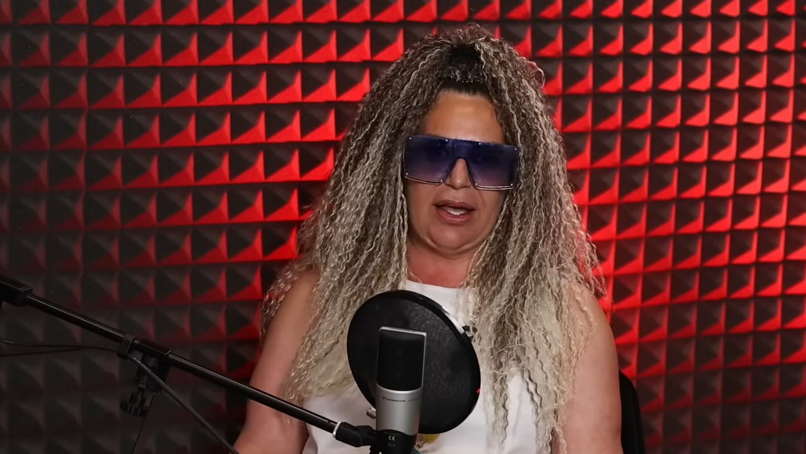  Stoja se povlači sa estrade 