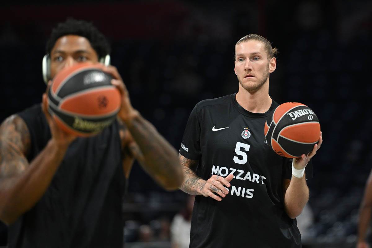  Košarkaši Partizana zarobljeni u Dubaiju 