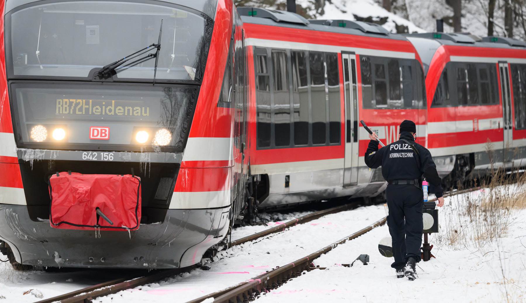 Lavina izbacila voz iz šina: Sumnja se da je u nesreći povrijeđeno više putnika, užas u Švajcarskoj 